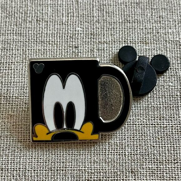 Disney Pin Goofy Coffee Mug Hidden Mickey Series - Picture 1 of 5